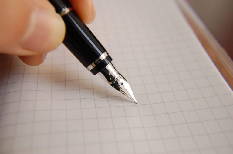 taakgericht werken - vulpen op ruitjes papier